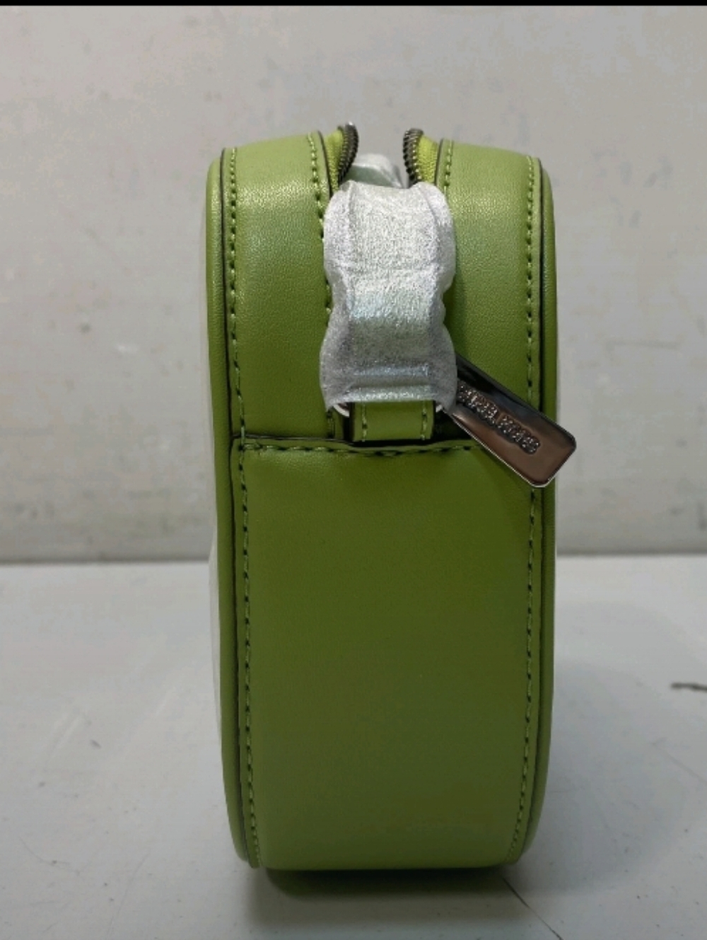 Michael Kors-Jet Set Travel Oval Camera Crossbody Bag (Lime 🍋‍🟩) - Picture 6 of 10